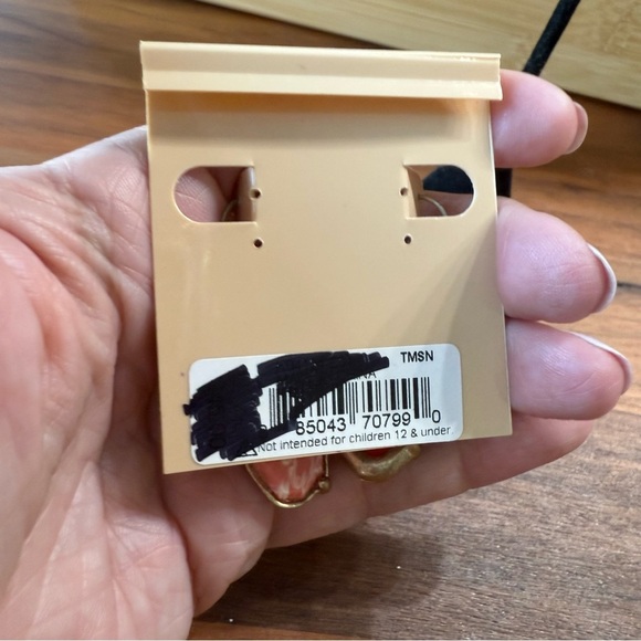 Kenneth Cole Art Deco Elegant Brushed Gold Tone Marbled Coral Dangle Earrings - Picture 5 of 6